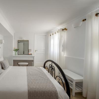 budget double agnadema apartments firostefani santorini 4 budget double agnadema apartments firostefani santorini 4