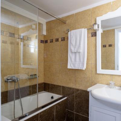 budget double agnadema apartments firostefani santorini 8 budget double agnadema apartments firostefani santorini 8